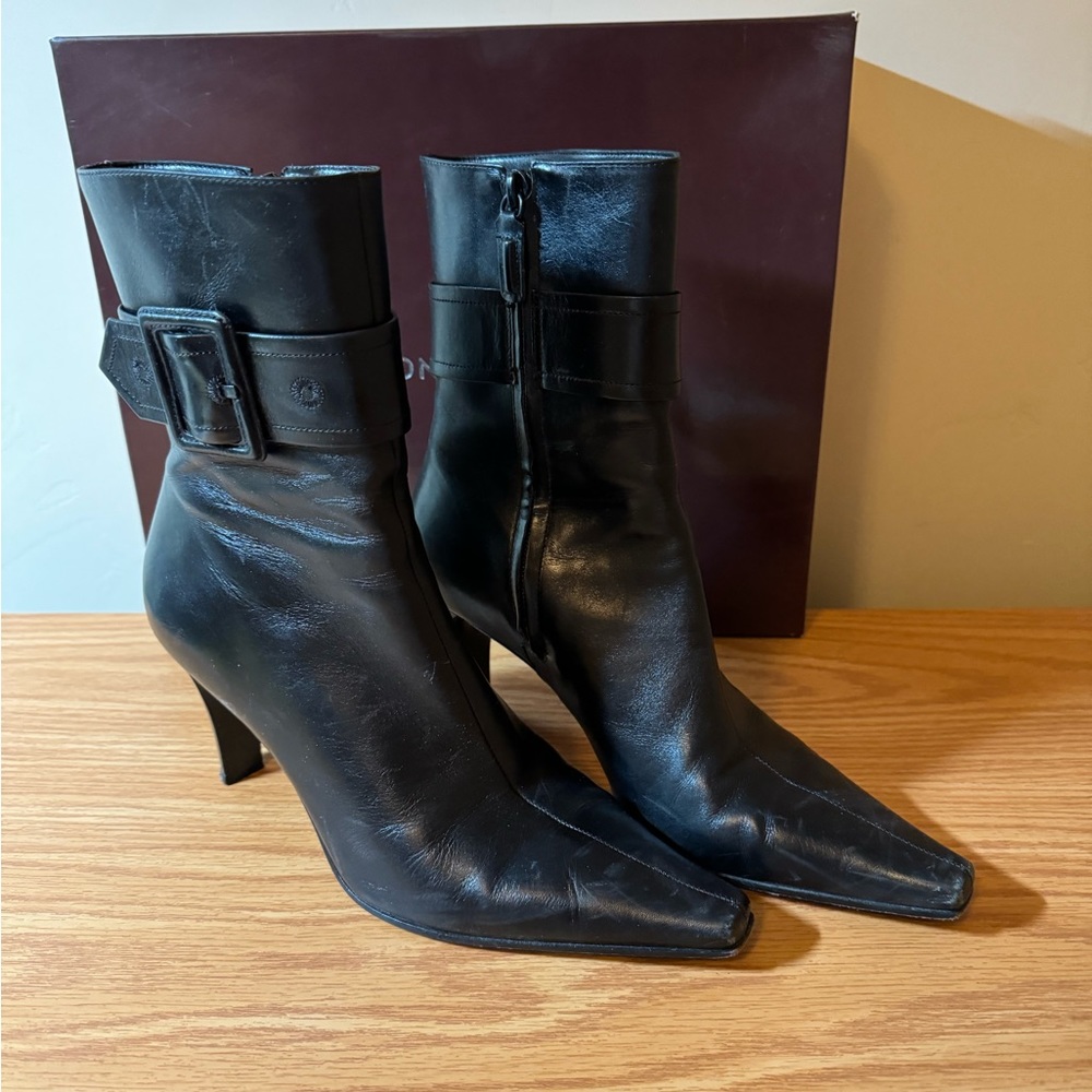 The perfect boot!  Great with jeans or skirts!
